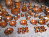 wide range of handmade stoneware service with horses and animal motifs, manufacturer Rembserhof