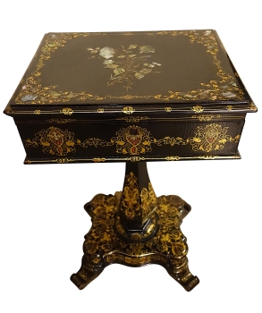 Decorated sewing table with black lacquer