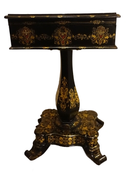 Decorated sewing table with black lacquer